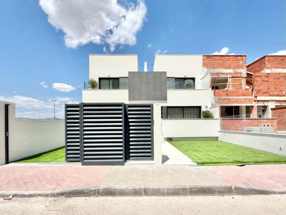 New Build Townhouses for Sale in Cox – 44 Modern Homes with Great Amenities – YC412957