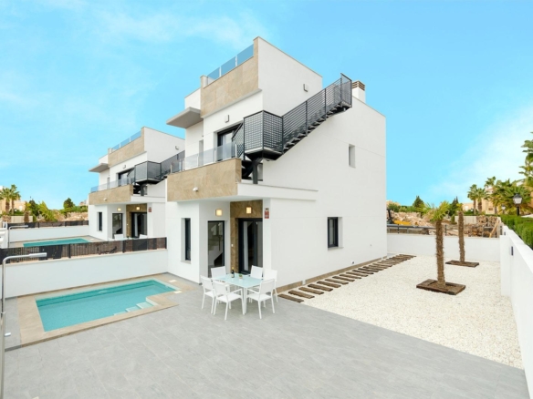 NEW BUILD VILLAS IN TORREVIEJA – YC413537