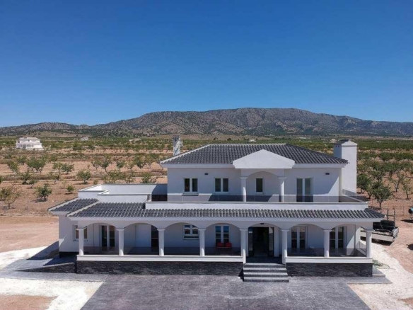 NEW BUILD VILLAS IN PINOSO – YC413677