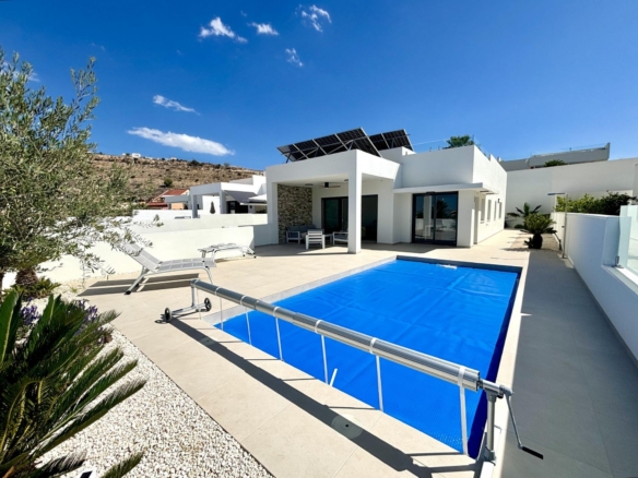 NEW BUILD VILLAS IN ROJALES – YC413937