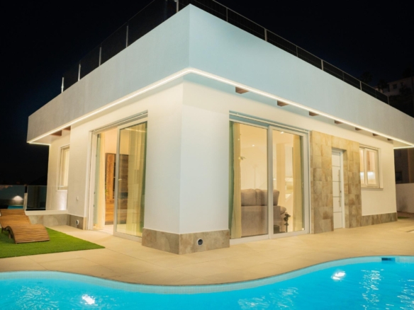 BEAUTIFUL VILLA WITH VIEWS TO THE GOLF COURSE “LA MARQUESA”! – YC414264