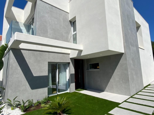 EXCLUSIVITY IN A NATURAL ENVIRONMENT NEXT TO THE MEDITERRANEAN SEA !!! – YC414336