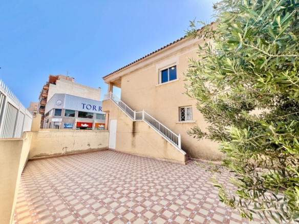 Bungalow in Torrevieja – YC414404