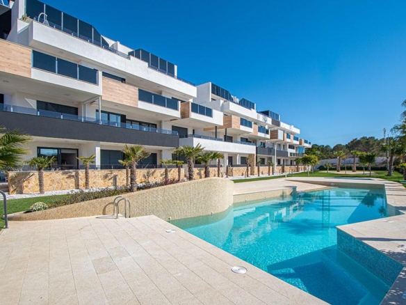 Apartment in Los Altos – YC414971