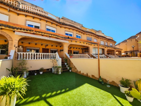 Town House in Guardamar del Segura – YC415082
