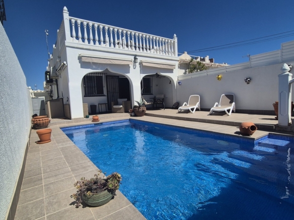 Semi Detached in Villamartin – YC415491