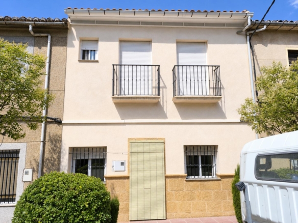 Town House in Algueña – YC415495