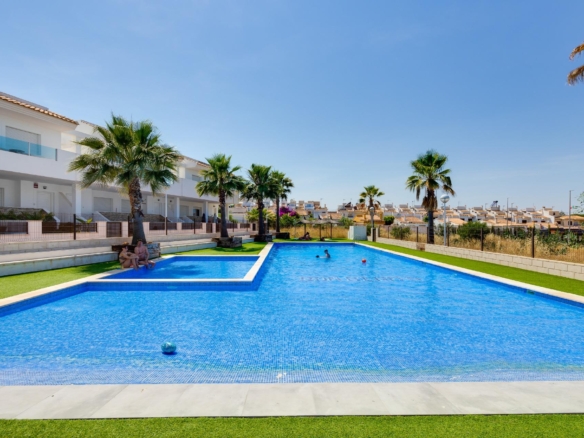 Town House in Torrevieja – YC415519
