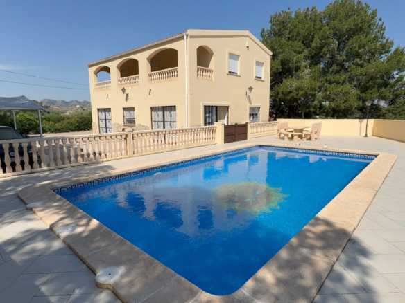 Villa in Canadas De San Pedro – YC416129