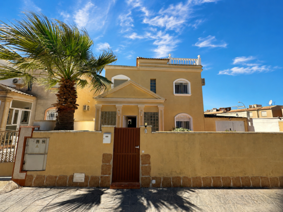 Villa in Torrevieja – YC415019