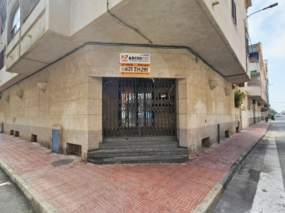 Commercial in Torrevieja – YC416665