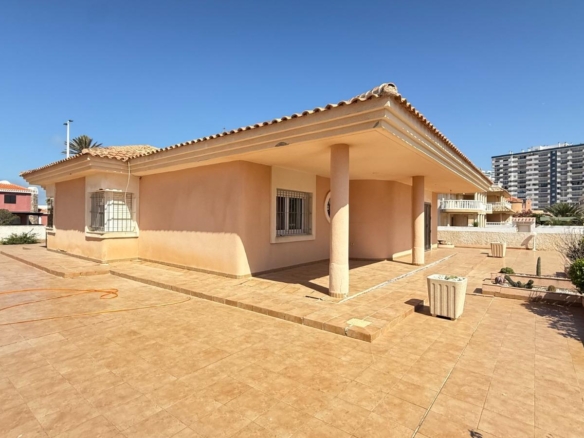 Villa in La Manga del Mar Menor – YC416677