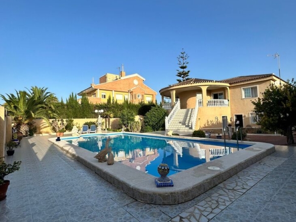 Villa in Torrevieja – YC416739