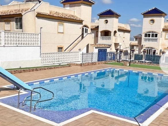 Town House in Guardamar del Segura – YC416786