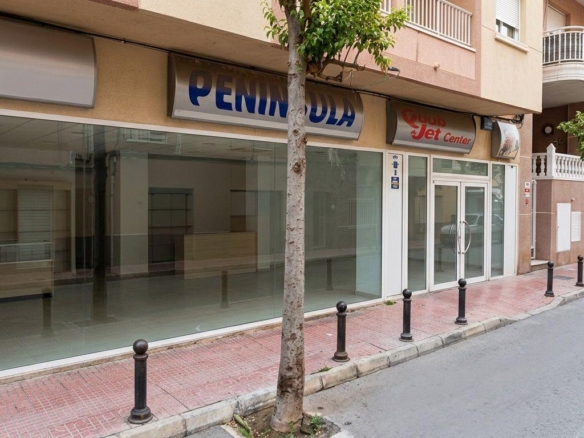 Commercial in Torrevieja – YC416810