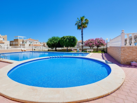 Bungalow in Torrevieja – YC416673