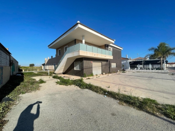 Villa in Torrevieja – YC417162