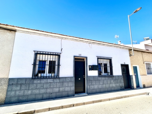 Town House in San Miguel de Salinas – YC415978