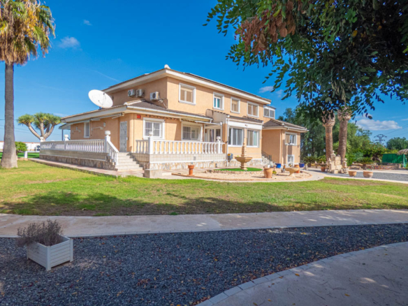 Villa in San Miguel de Salinas – YC417286