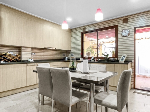Town House in Torrevieja – YC417707