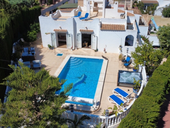 Semi Detached in Torrevieja – YC418077