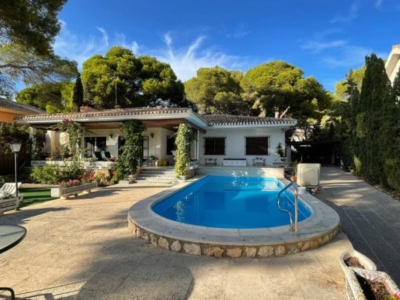 Villa in Campoamor – YC418227