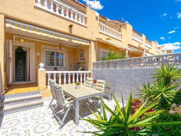 Town House in Torrevieja – YC418287