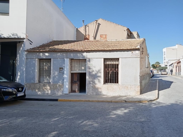 Semi Detached in Los Montesinos – YC418346
