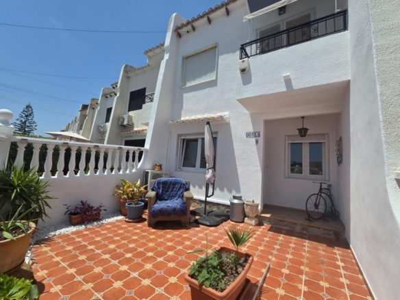 Town House in Torrevieja – YC455536