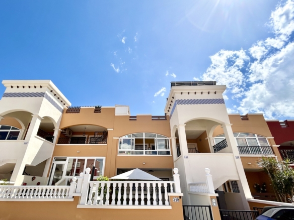 Apartment in Los Altos – YC418480