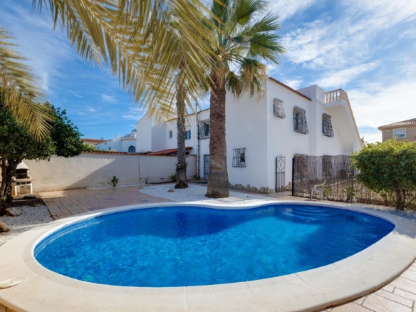 Villa in Torrevieja – YC418533
