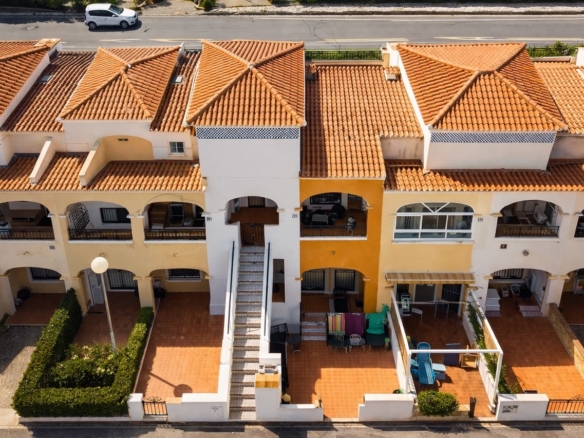 Apartment in Los Altos – YC418303