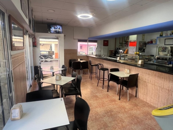 Commercial in Torrevieja – YC419690