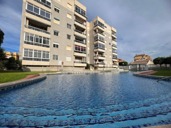 Apartment in Torrevieja – YC420078