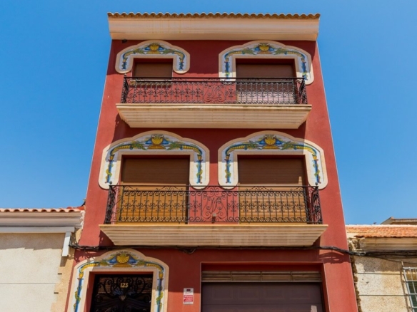 Commercial in Torrevieja – YC420174