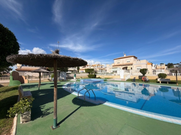 Semi Detached in Torrevieja – YC420523