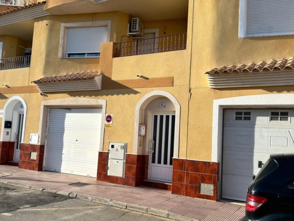Town House in Los Alcazares – YC421148