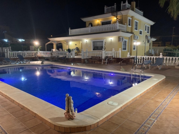 Villa in Torrevieja – YC421246