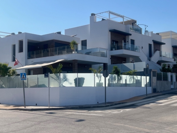 Villa in Los Montesinos – YC418180