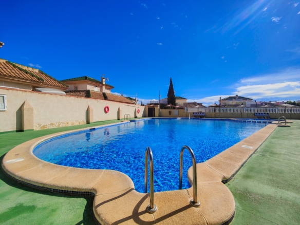 Penthouse in Torrevieja – YC417377