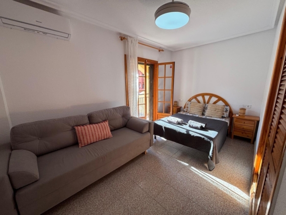 Apartment in Torrevieja – YC476278