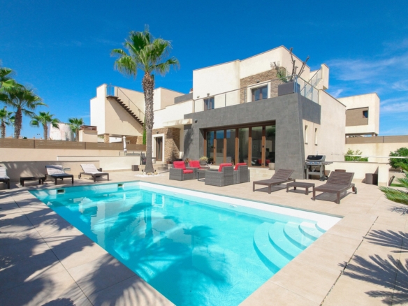 Villa in Torrevieja – YC419641