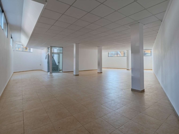 Commercial in Torrevieja – YC415503