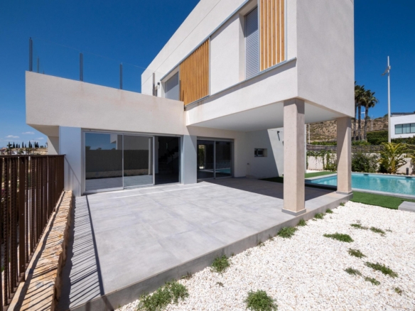 MODERN DESIGN VILLA WITH GOLF VIEWS – YC430651