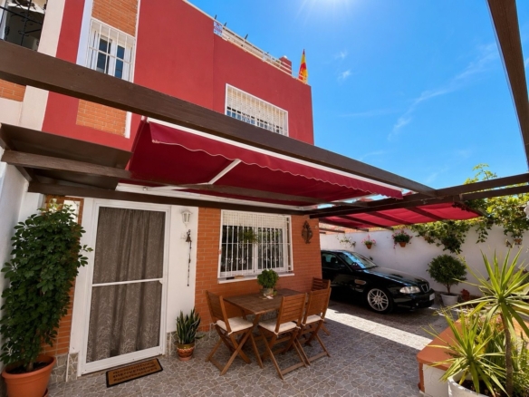 Town House in Los Altos – YC430693