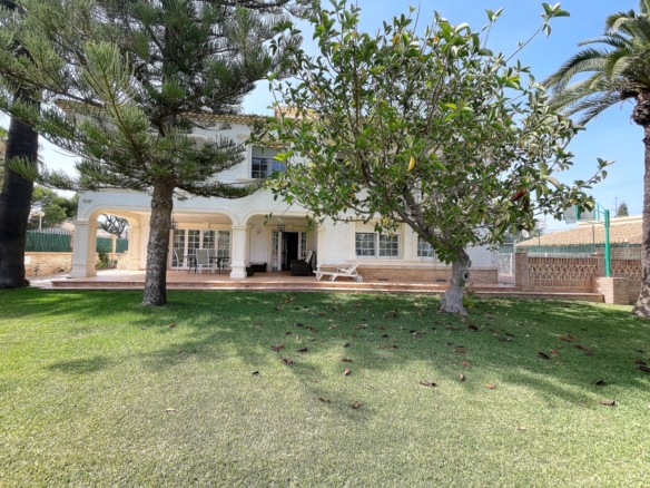 Villa for sale in Cabo Roig