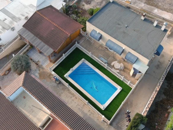 Villa for sale in Albatera