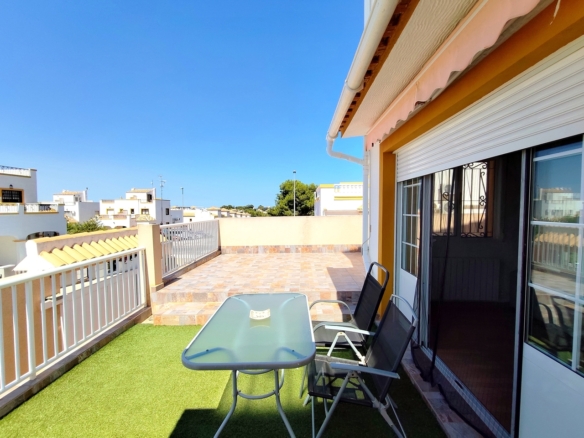 Town House in Los Altos – YC438623