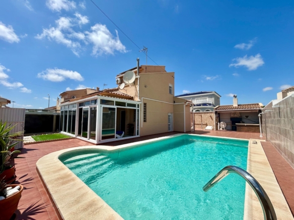 Villa in Torrevieja – YC439017