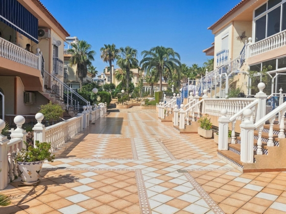 Bungalow in Orihuela Costa – YC439024